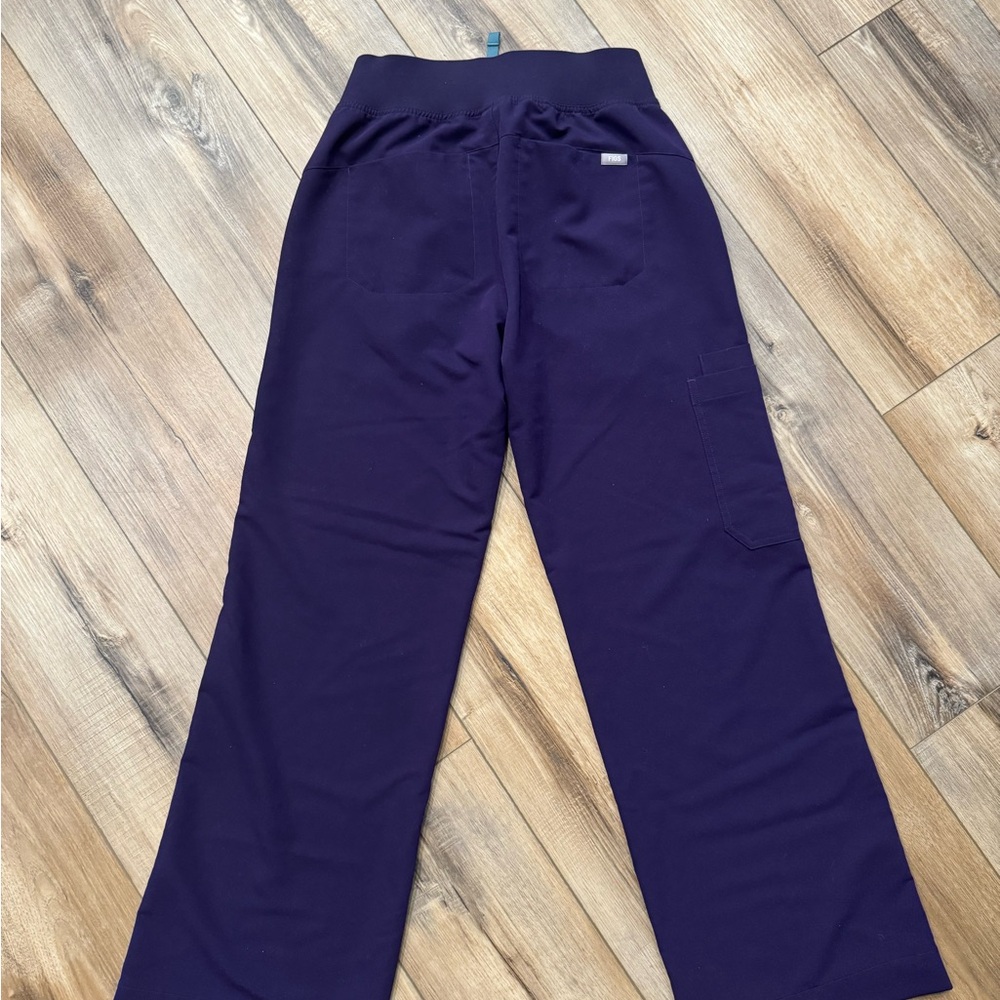 Figs Technical Collection women’s eggplant scrub pants. M/T